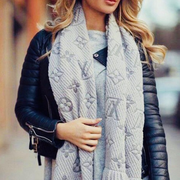 Louis Vuitton Logomania Scarf in Pearl Grey - Picture 3 of 5